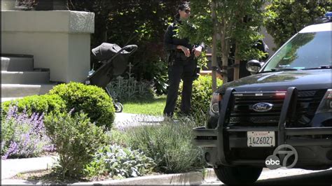 Gunman fires shot, attempts to rob nanny pushing toddler in stroller on Oakland sidewalk